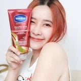  (Thái) Kem dưỡng thể giúp dưỡng ẩm, làm sáng và đều màu da Vaseline Healthy Bright Gluta-Hya Serum Burst Lotion Pro-Age Restore 290ml 