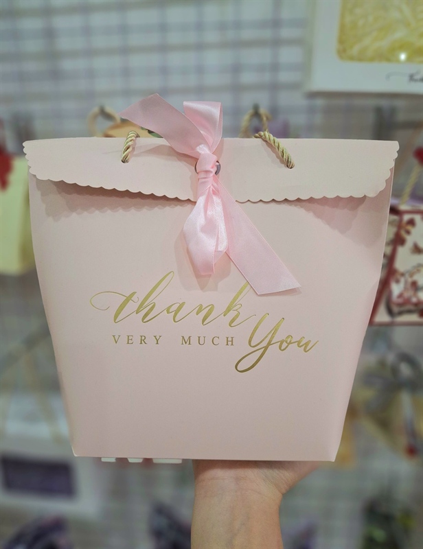  Túi đựng quà kèm ruy băng 20.5*16.5*8.5 