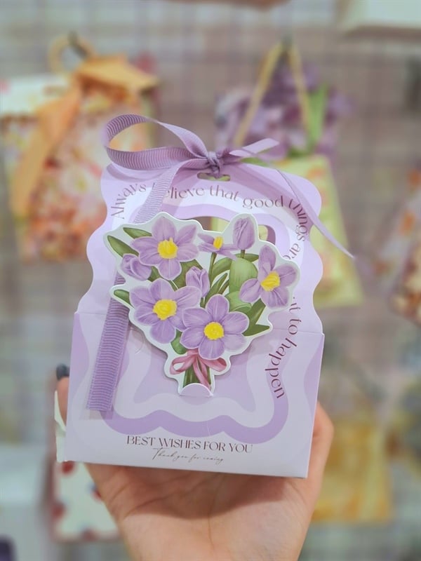  Hộp quà tặng kèm ruy băng 10*6.5*13cm 