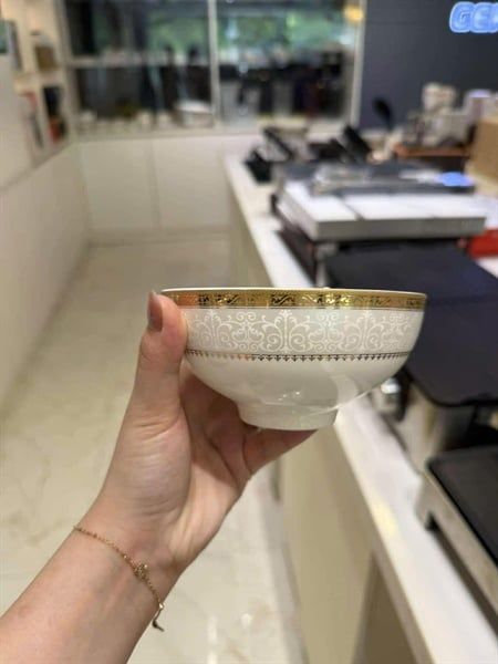 Bát ăn cơm đường kính 12,54cm của set Hoàng Gia Anh Viền Vàng
