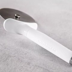 Dao cắt Pizza KitchenAid KCG113 nhiều màu