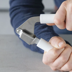 Dụng cụ kẹp tỏi Classic Garlic Press KitchenAid KCG132 nhiều màu