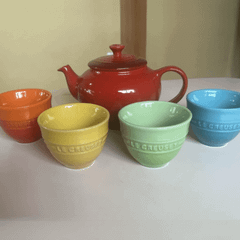 Bộ ấm chén cầu vồng 5 món Le Creuset