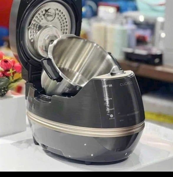 Nồi cơm điện cao tần áp suất Cuckoo lòng nồi inox