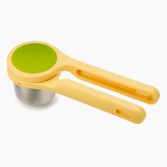 Dụng cụ ép chanh cộng lực Joseph Joseph Helix 20101