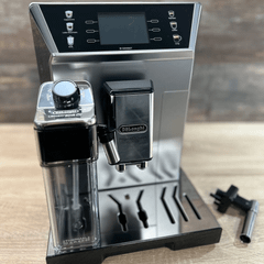 Máy pha cà phê tự động De'Longhi Prima Donna Class ECAM 550.85.MS màu bạc
