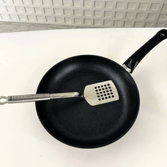 Chảo Fissler Adamant Classic 28cm kèm xẻng made in Germany (màu đen)