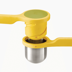 Dụng cụ ép chanh cộng lực Joseph Joseph Helix 20101