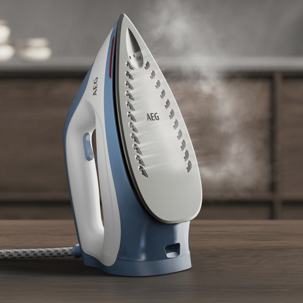 Bàn là hơi nước AEG ST512DB 2400W màu xanh