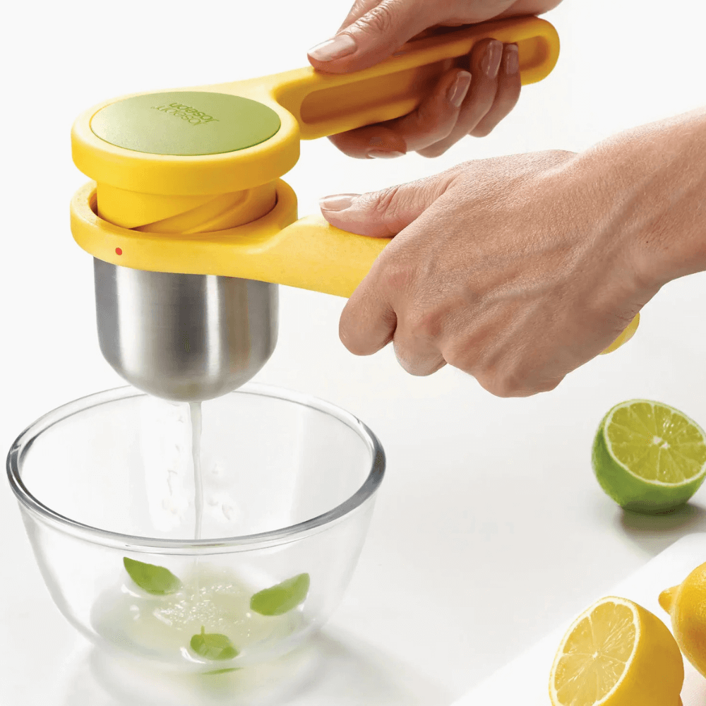 Dụng cụ ép chanh cộng lực Joseph Joseph Helix 20101