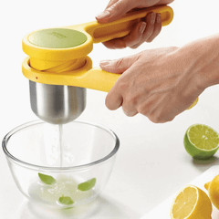 Dụng cụ ép chanh cộng lực Joseph Joseph Helix 20101
