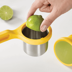 Dụng cụ ép chanh cộng lực Joseph Joseph Helix 20101