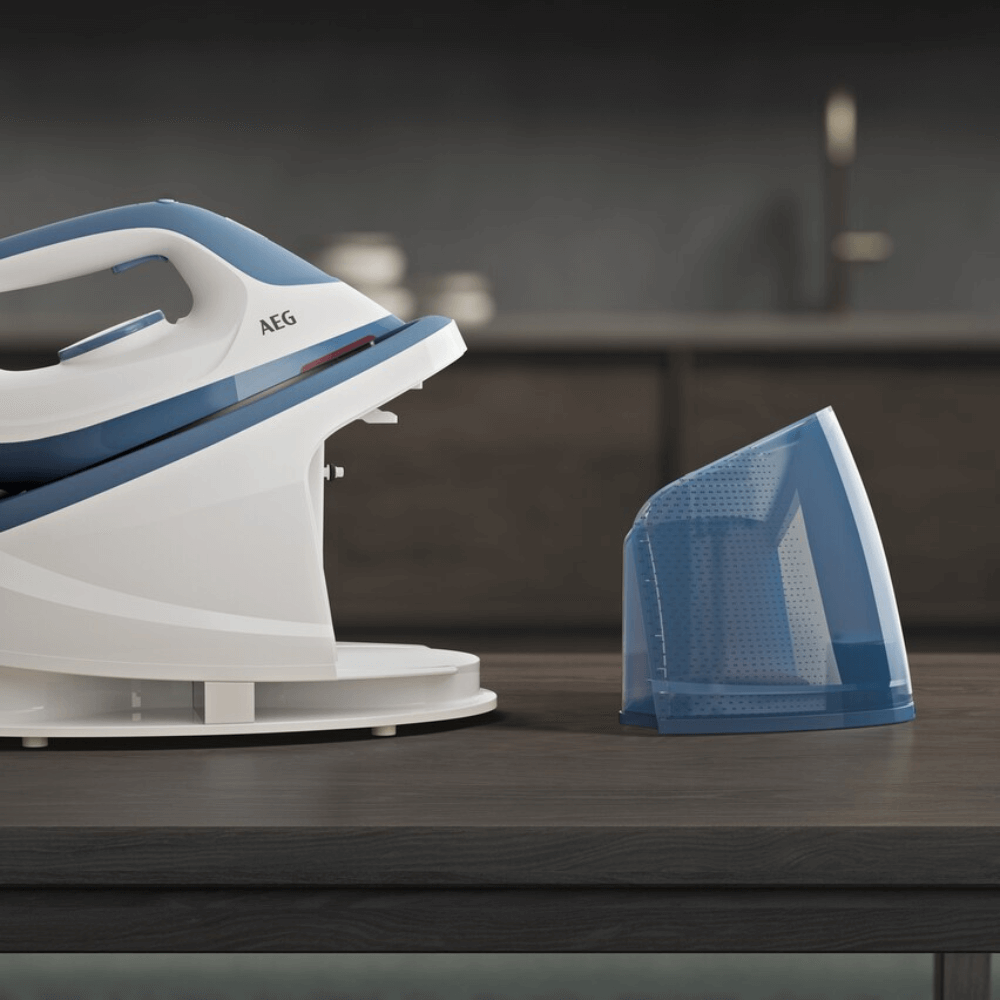 Bàn là hơi nước AEG ST512DB 2400W màu xanh
