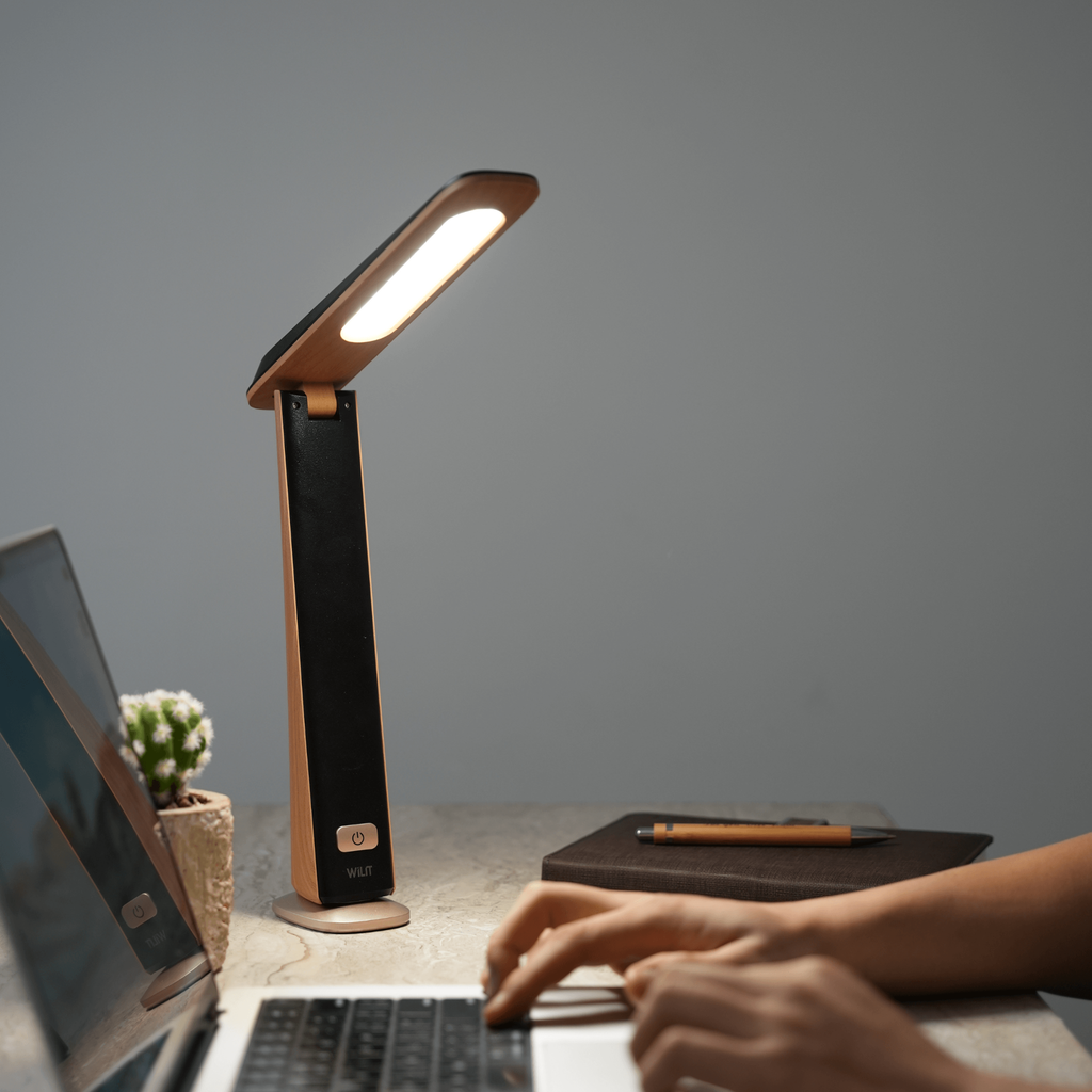 Đèn bàn làm việc cao cấp Wilit U30 VilaWood màu nâu