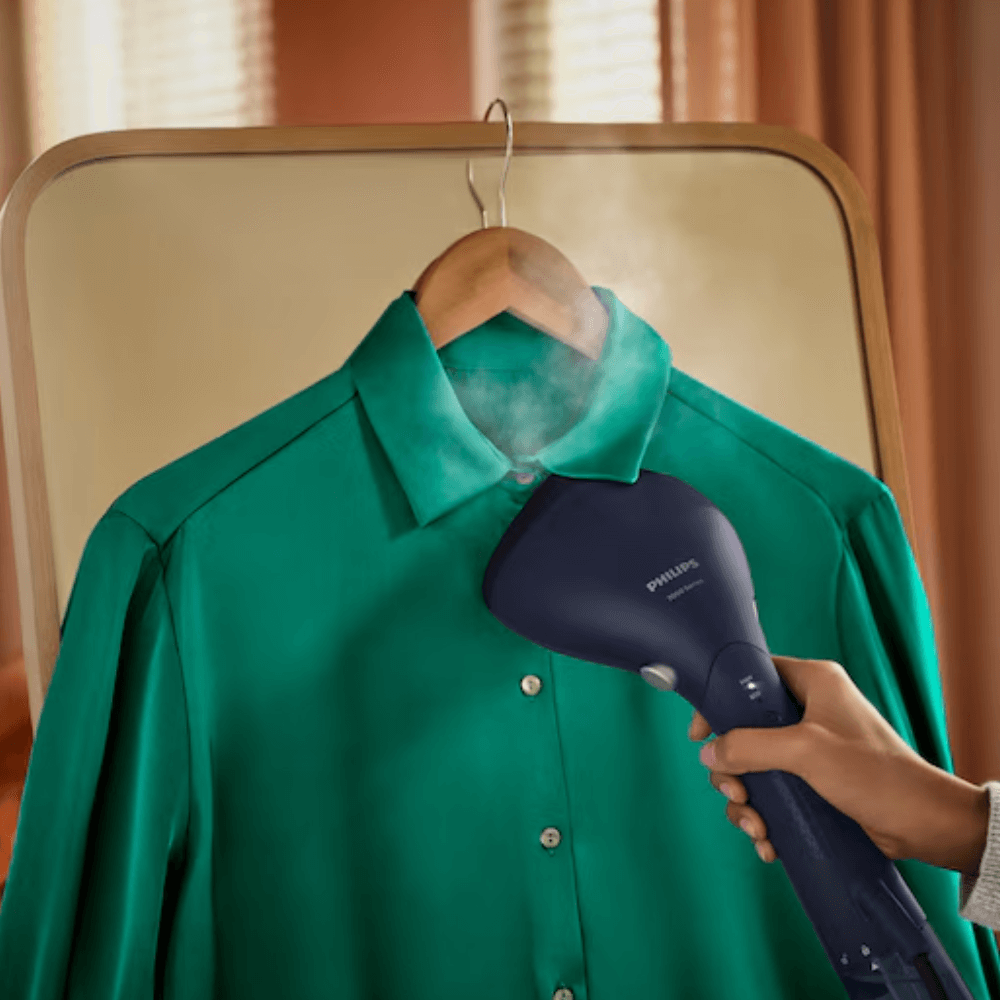 Bàn là hơi nước cầm tay Philips Series 7000 STH7020/28 màu xanh
