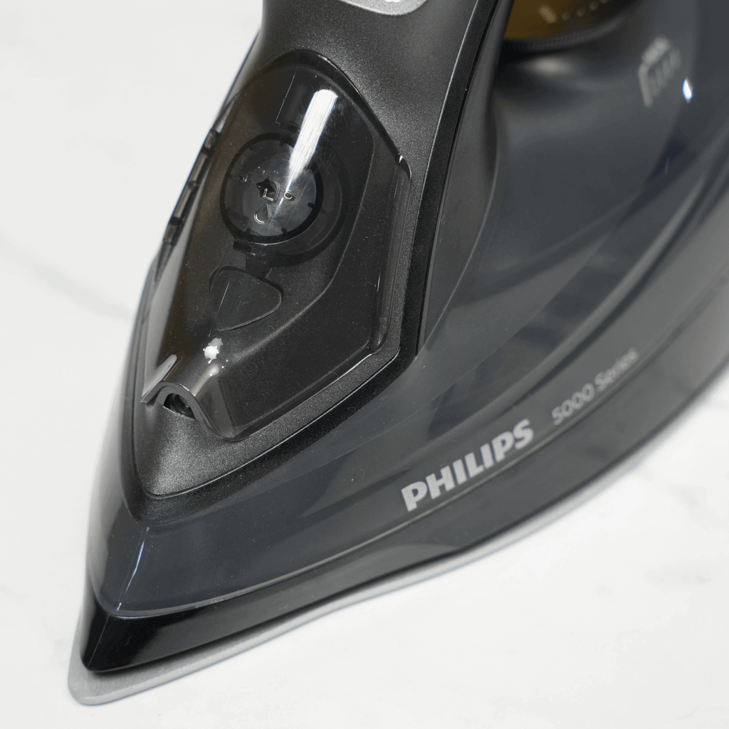 Bàn là hơi nước Philips DST5040/80 màu đen