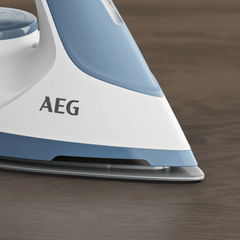 Bàn là hơi nước AEG ST512DB 2400W màu xanh