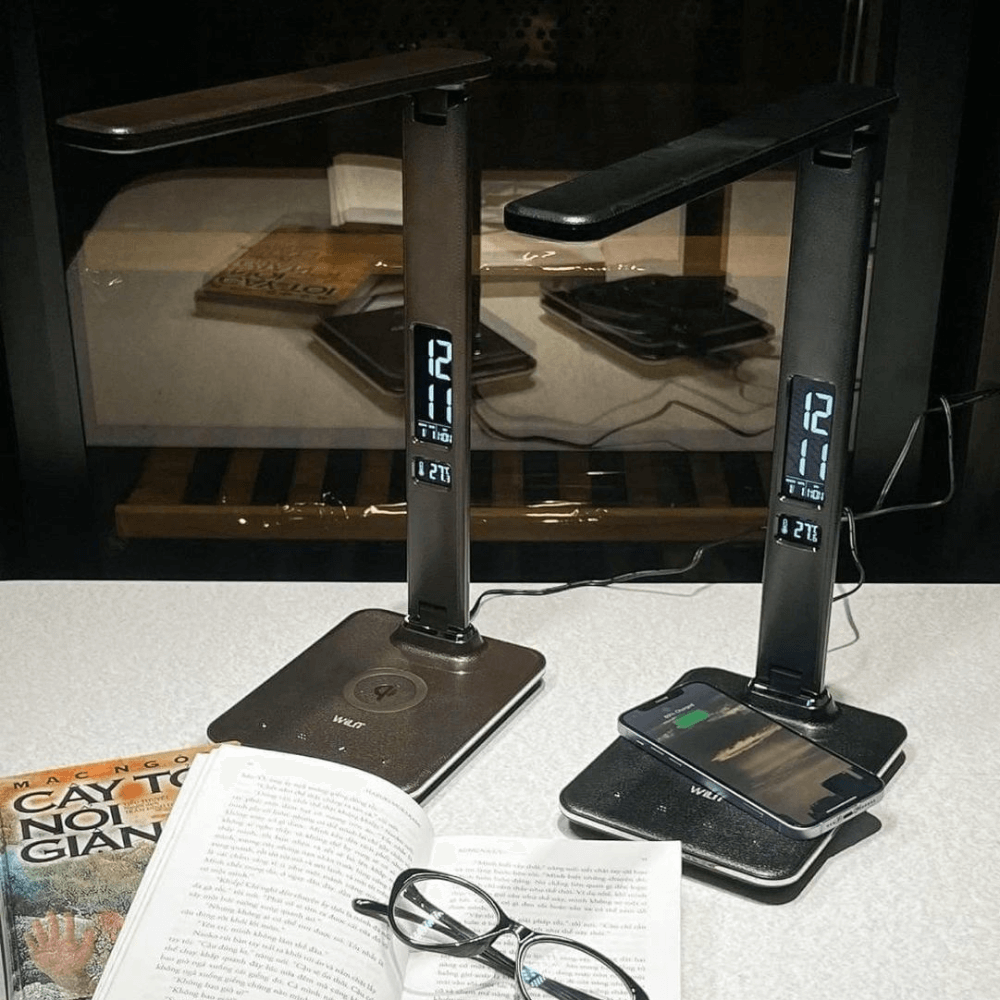 Đèn học chống cận WILIT U13AQ màu nâu