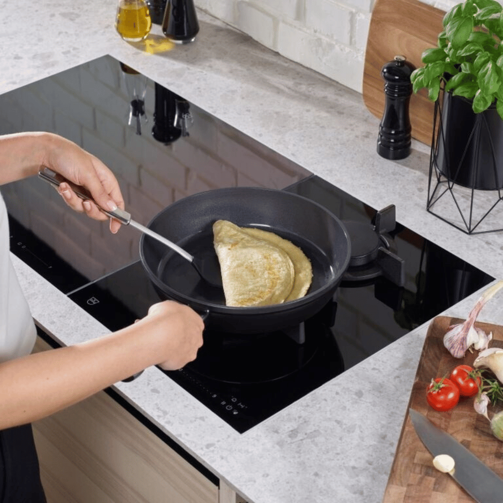 Chảo chống dính Fissler Ceratal Comfort màu đen 24/28 cm