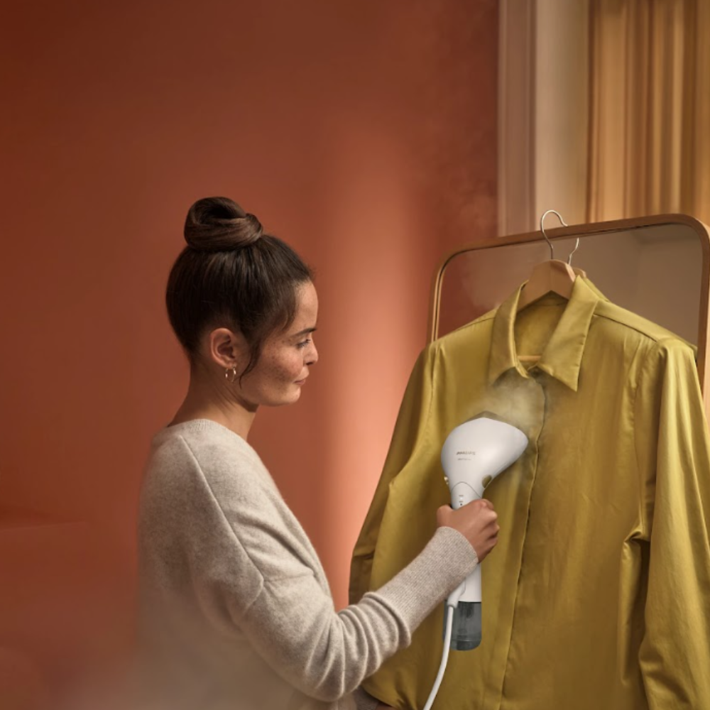 Bàn là hơi nước cầm tay Philips Series 7000 STH7030/18 màu trắng