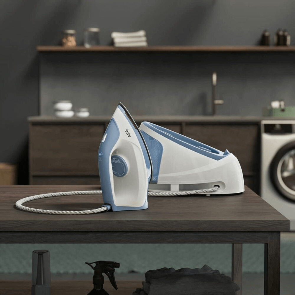 Bàn là hơi nước AEG ST512DB 2400W màu xanh