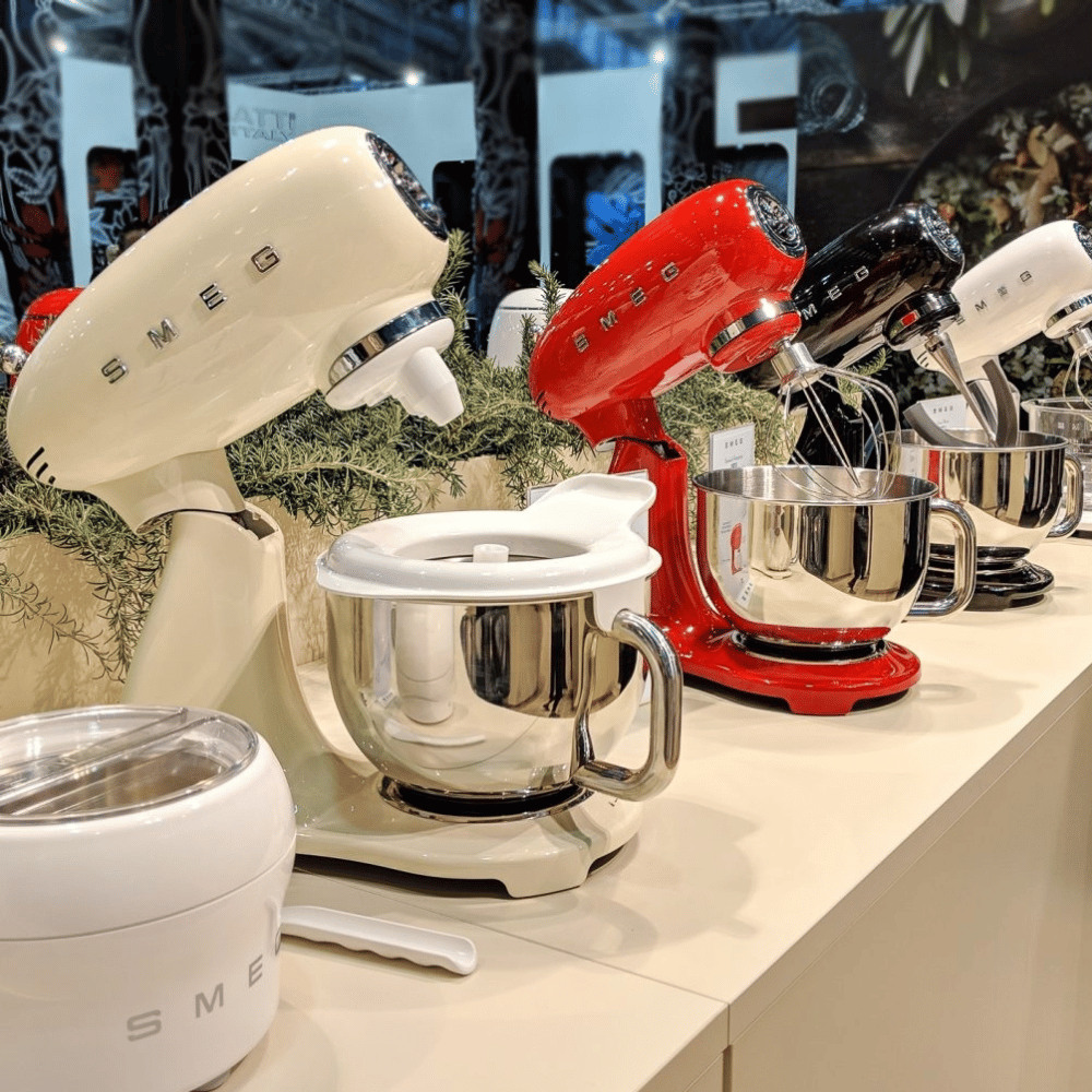 Máy trộn bột SMEG SMF03 nhiều màu