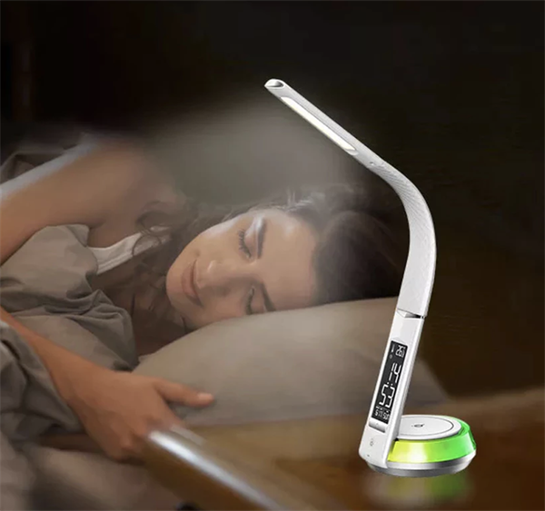 Đèn học cảm ứng tích hợp sạc không dây WILIT B22D màu trắng