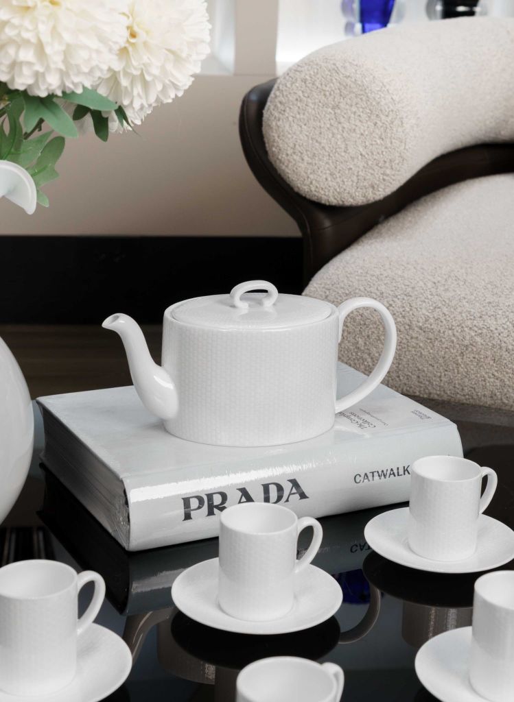Bộ trà sứ vân vuông màu trắng