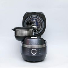 Nồi cơm điện cao tần Cuckoo CRP-JHR0610FC 1,08L màu đen