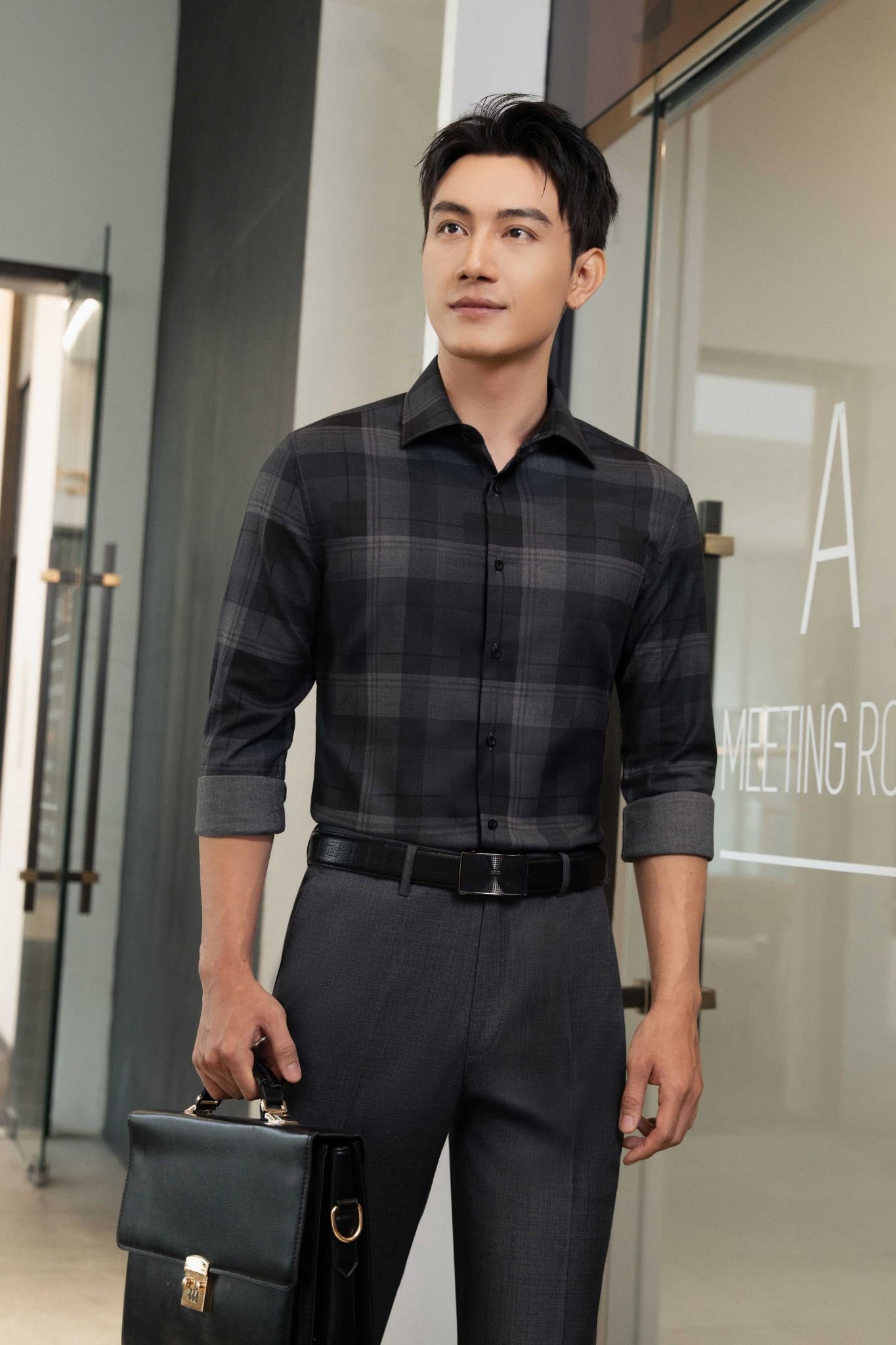 ÁO SƠ MI TAY DÀI / XÁM GHI TỐI, HỌA TIẾT KẺ VUÔNG SMC186