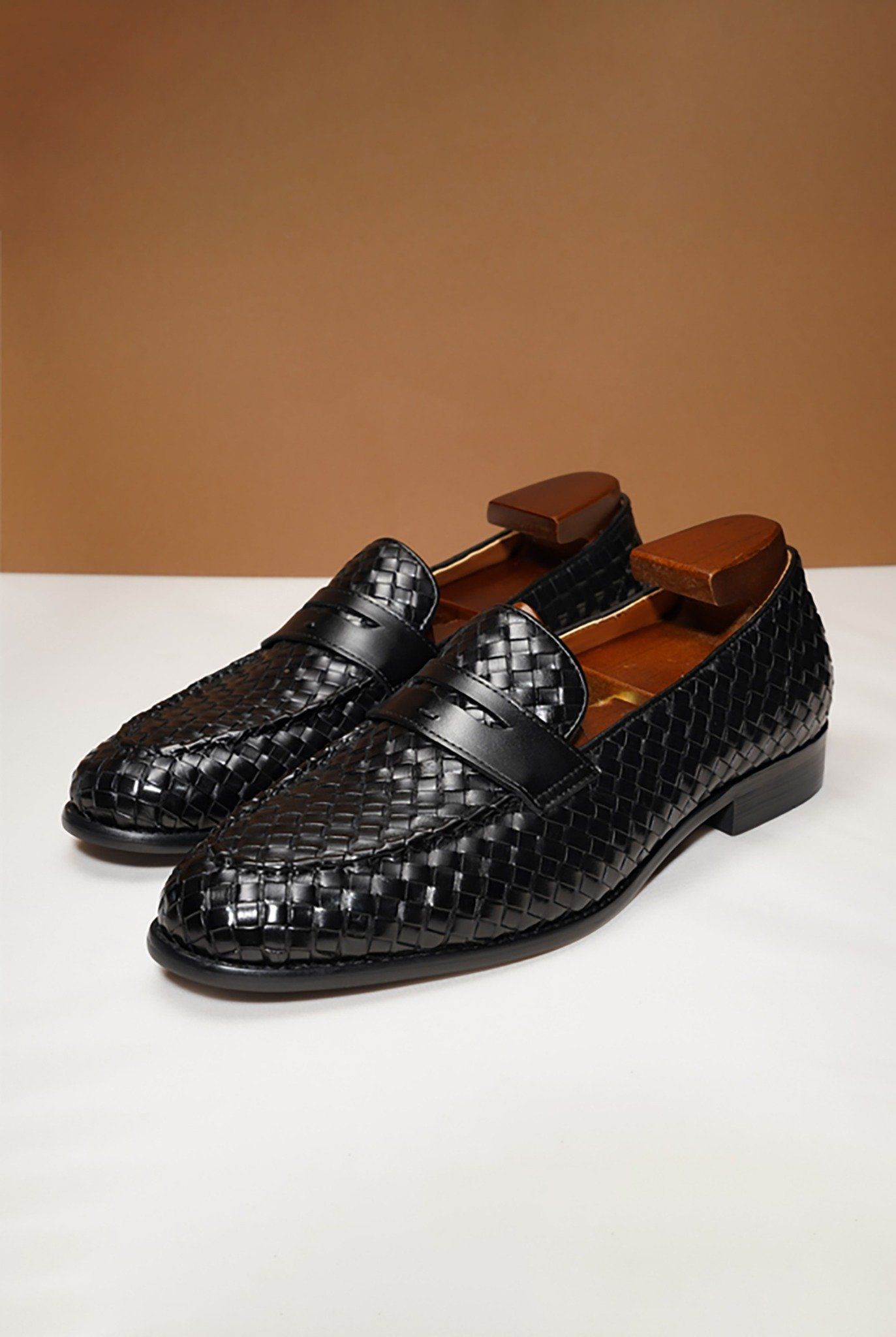 GIÀY LƯỜI LOAFER ĐEN, HỌA TIẾT ĐAN - GTX020D