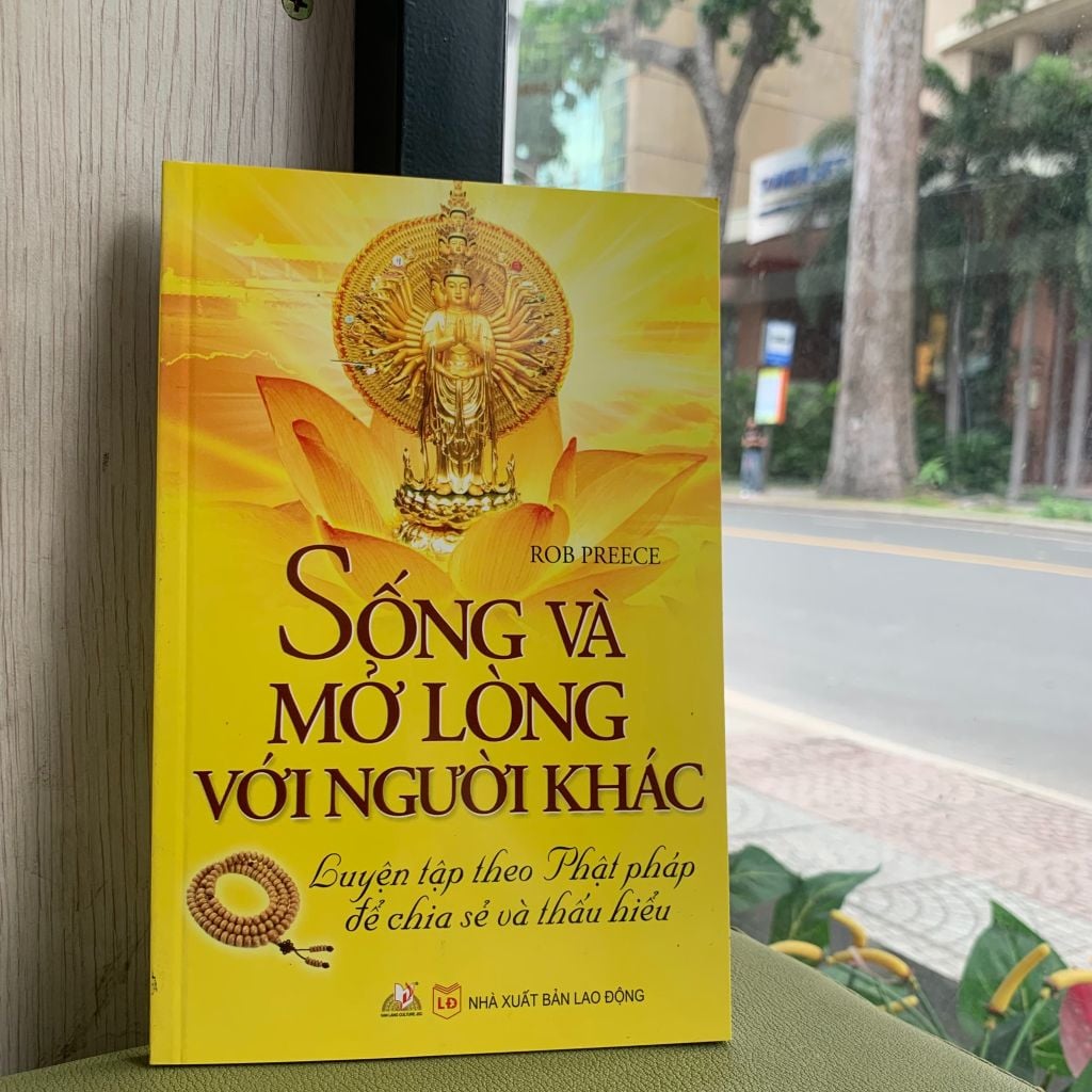 Sống Và Mở Lòng Với Người Khác - Vanlangbooks