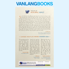 Ôm Giữ Không Gian - Nghệ Thuật Yêu Thương Không Phán Xét