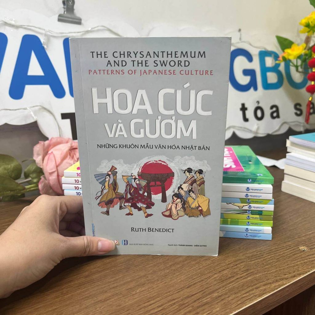 Hoa Cúc Và Gươm - Vanlangbooks