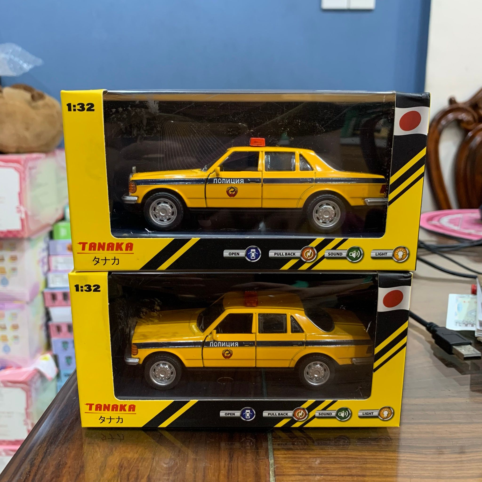  Đồ chơi mô hình: Xe kim loại 1:32 (kéo thả, mở cửa, đèn, nhạc) 