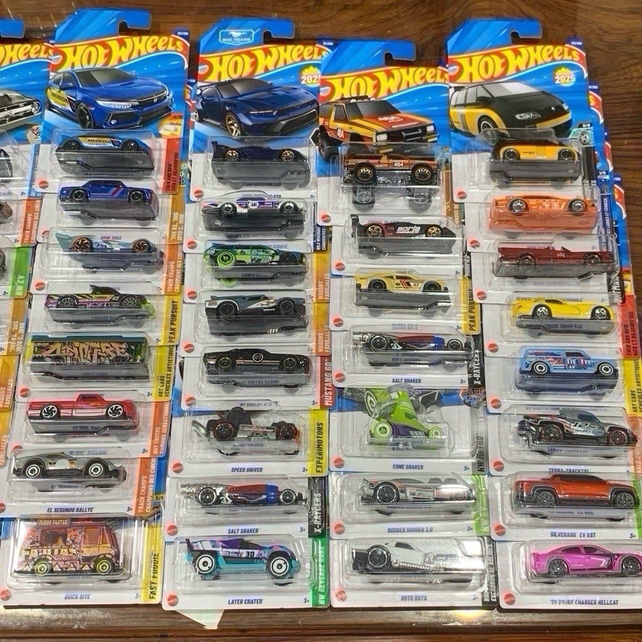  Đồ chơi mô hình : Mô hình xe Bộ sưu tập Hot Wheels nhiều mẫu đa dạng ( giao ngẫu nhiên mẫu ) 