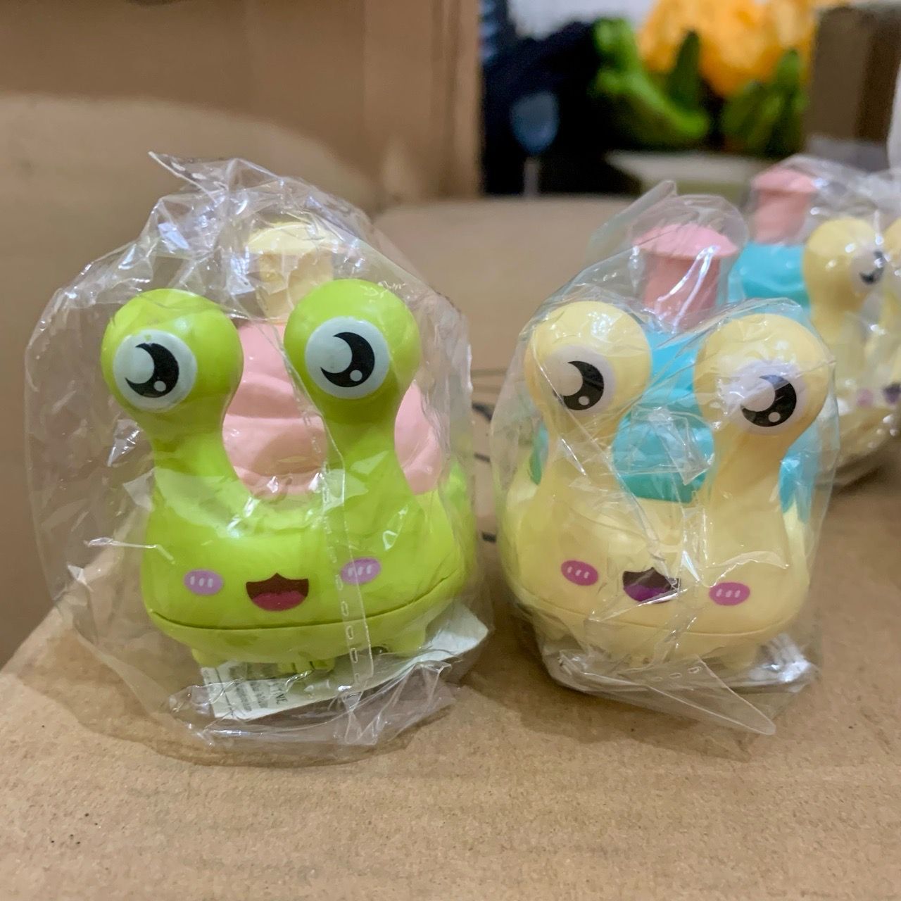  Đồ chơi vận động : Ốc sên biết chạy HY-702 LỚN VÀ NHỎ 