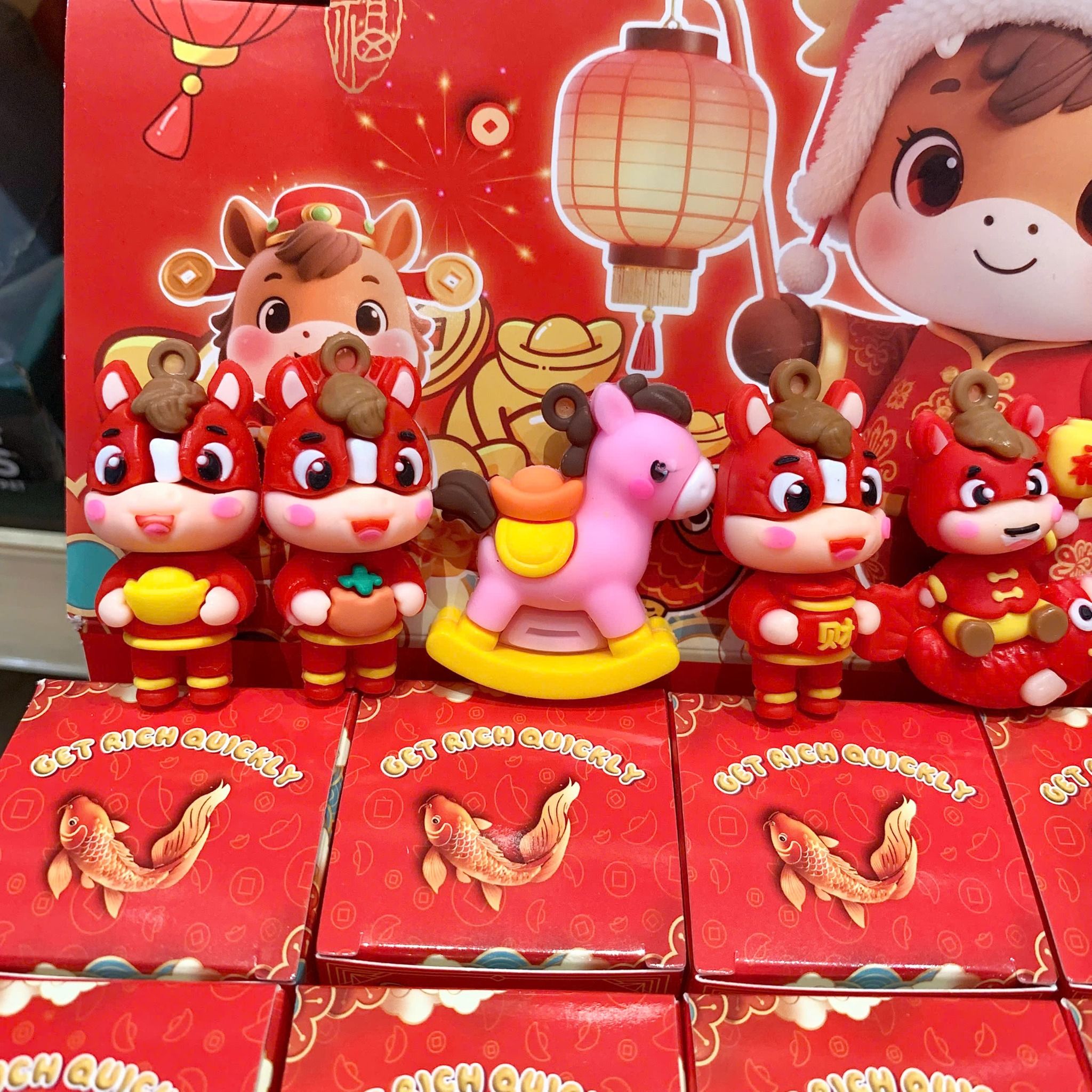  ( CÓ TRÙNG MẪU, GIAO NGẪU NHIÊN ) Set 24 móc khóa nhân vật hoạt hình : Kuromi, BabyCry, BB3, Noel, Ngựa Thần Tài 