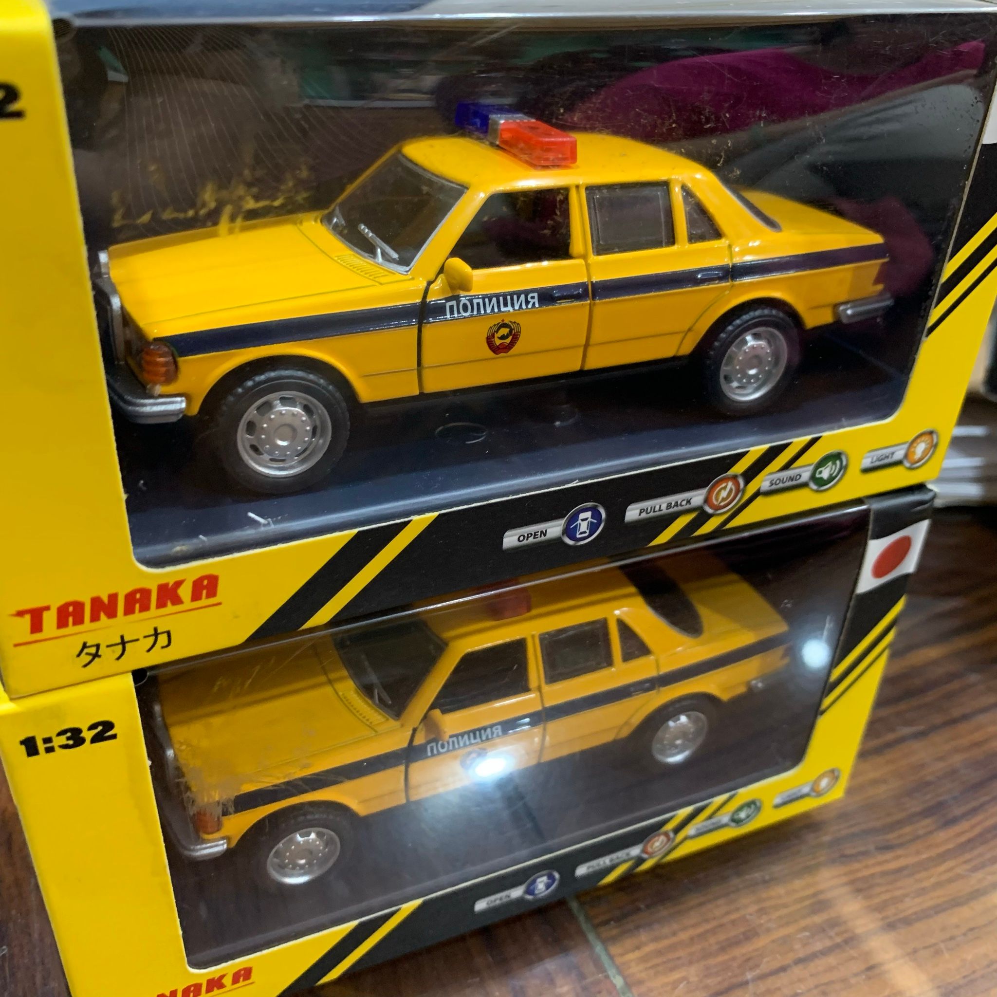  Đồ chơi mô hình: Xe kim loại 1:32 (kéo thả, mở cửa, đèn, nhạc) 