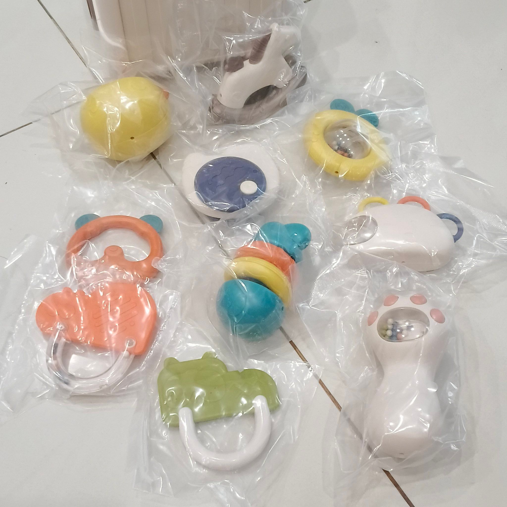  Đồ chơi trẻ em : Bộ vali kéo 10 phụ kiện xúc xắc gặm nướu vali kéo ngộ nghĩnh, cho bé trên 3 tháng tuổi No. 6661-3 