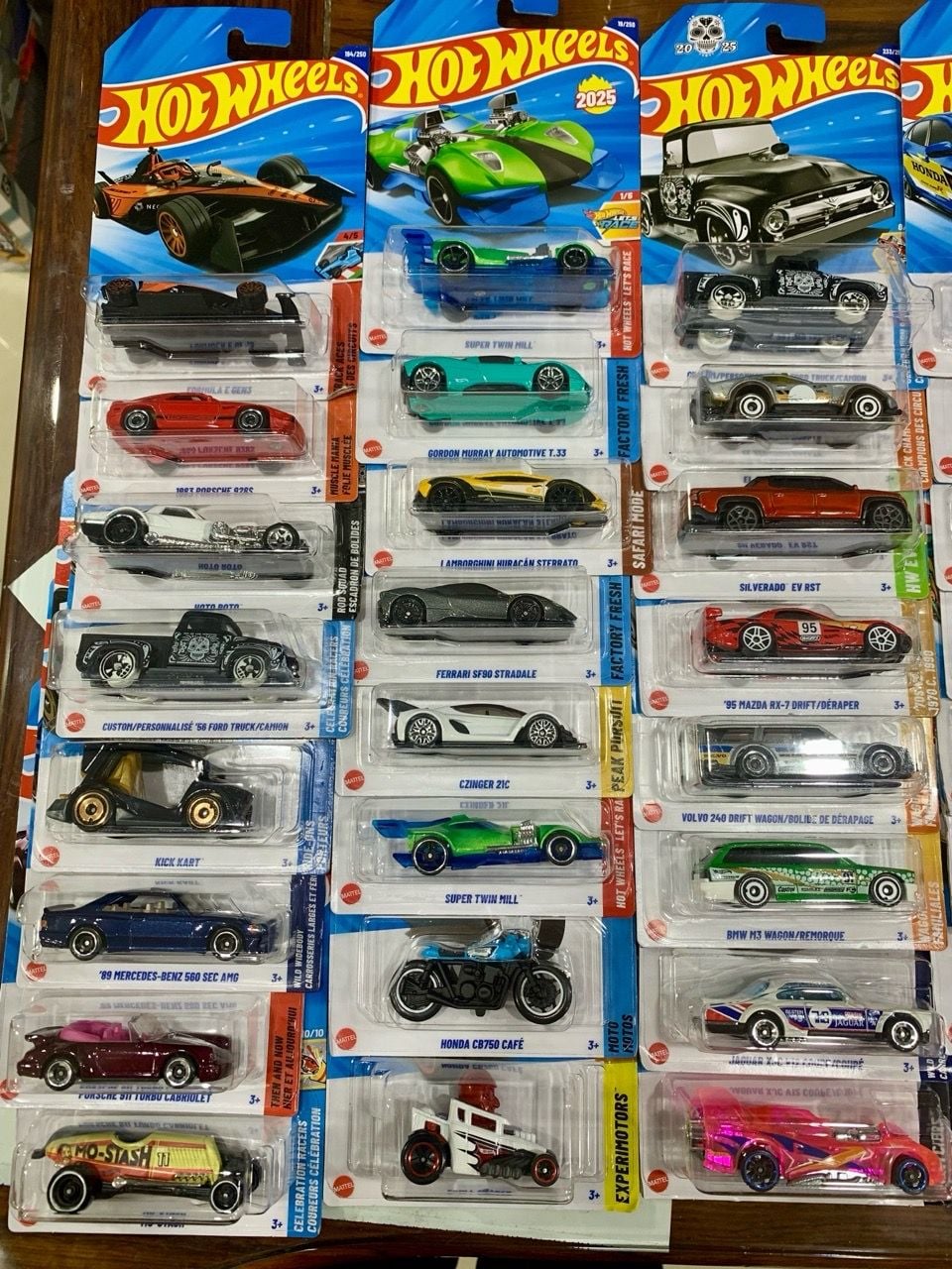  Đồ chơi mô hình : Mô hình xe Bộ sưu tập Hot Wheels nhiều mẫu đa dạng ( giao ngẫu nhiên mẫu ) 