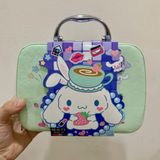  ( ĐỌC KỸ MÔ TẢ ) Đồ chơi nhập vai : Bộ vali trang điểm Kuromi, Melody, Cinnamoroll cho bé, 3ages+, No. B340 