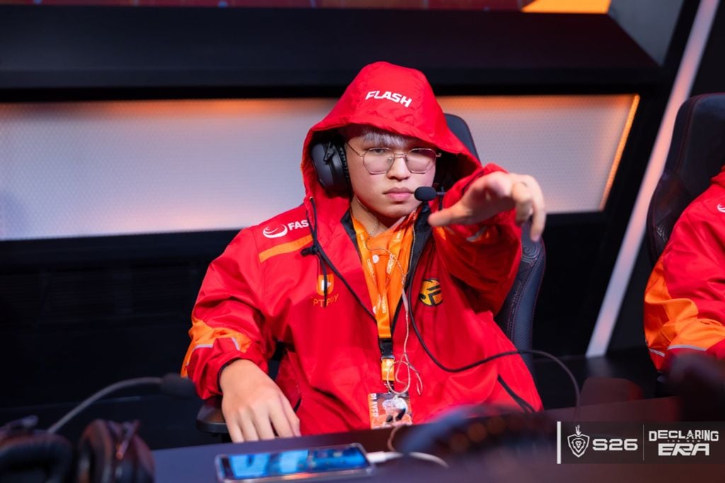 Áo khoác dù Team Flash 2026