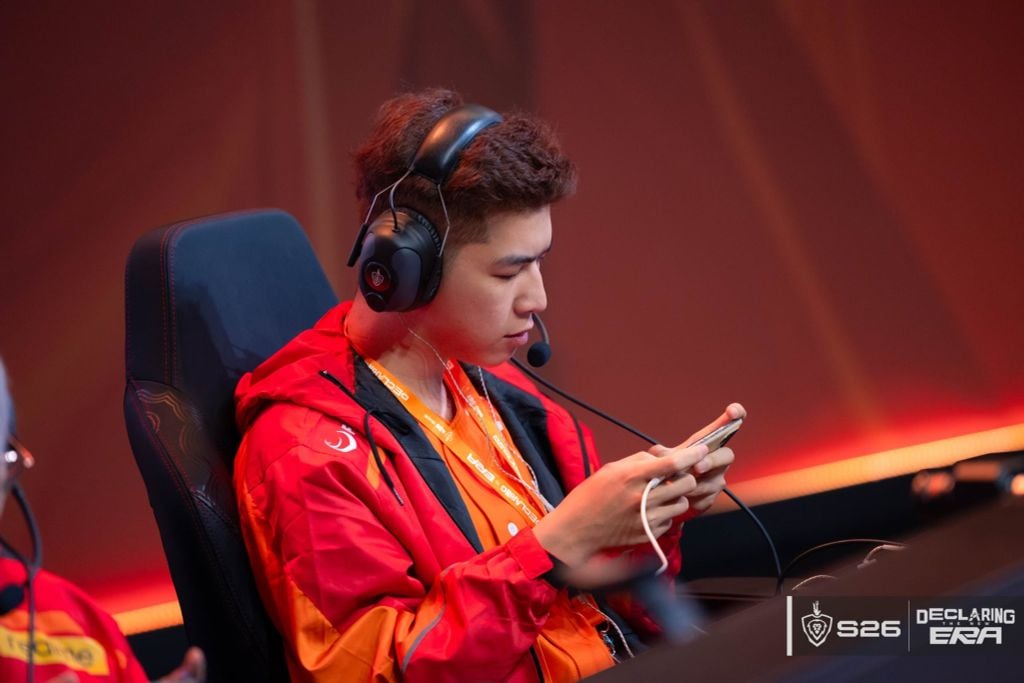 Áo khoác dù Team Flash 2026
