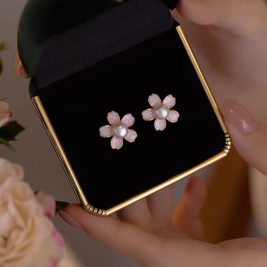 Bông Tai Ngọc Trai Tự Nhiên Mặt Hoa Anh Đào Sakura 5 Cánh Xinh Xắn MADAME HIEN PEARLS Cho Nữ BTN300