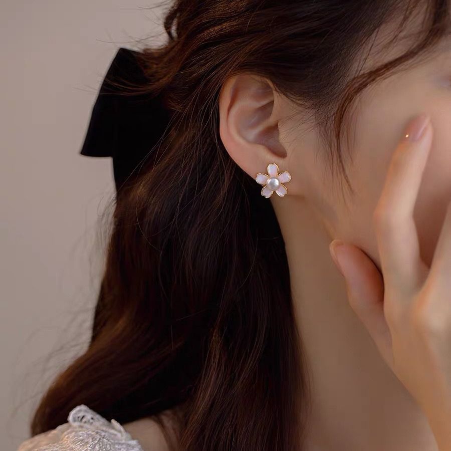 Bông Tai Ngọc Trai Tự Nhiên Mặt Hoa Anh Đào Sakura 5 Cánh Xinh Xắn MADAME HIEN PEARLS Cho Nữ BTN300