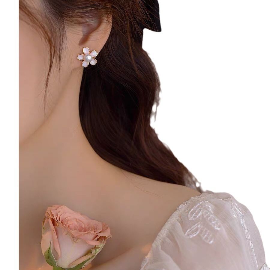 Bông Tai Ngọc Trai Tự Nhiên Mặt Hoa Anh Đào Sakura 5 Cánh Xinh Xắn MADAME HIEN PEARLS Cho Nữ BTN300
