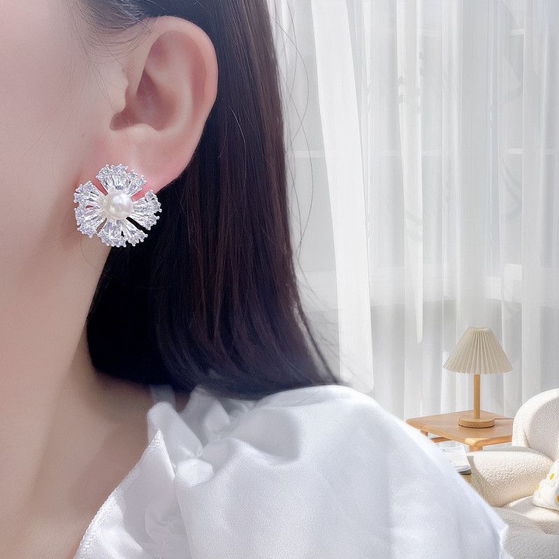 Bông Tai Ngọc Trai Tự Nhiên Nữ Hình Hoa Tuyết Đính Đá CZ Lấp Lánh - Trang Sức Cao Cấp, Sang Trọng BTN320