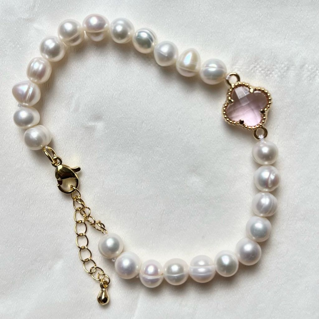 Vòng Tay Ngọc Trai Tự Nhiên Mặt Đá Cỏ 4 Lá MADAME HIEN PEARL Cho Nữ VTT124