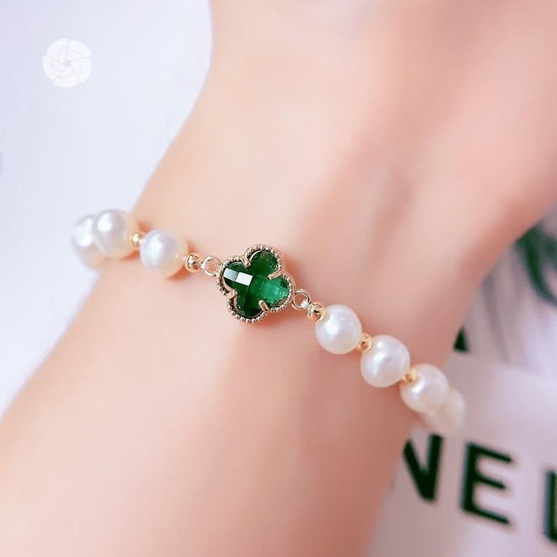 Vòng Tay Ngọc Trai Tự Nhiên Mặt Đá Cỏ 4 Lá MADAME HIEN PEARL Cho Nữ VTT124